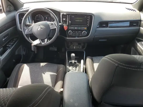 JA4AD3A34JZ048269 2018 MITSUBISHI OUTLANDER - Image 8