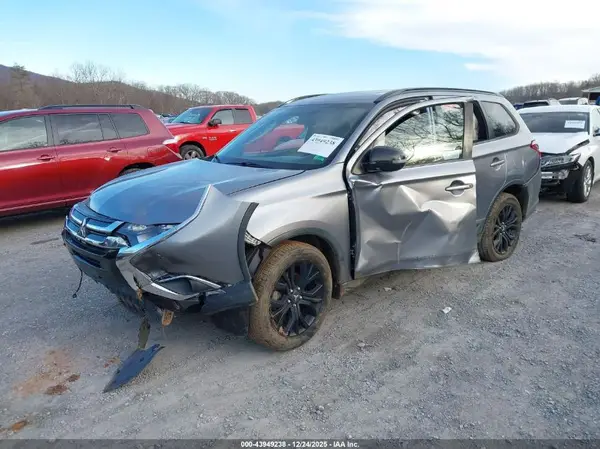 JA4AD3A34JZ059921 2018 MITSUBISHI OUTLANDER - Image 2