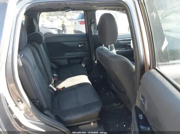 JA4AD3A34JZ063063 2018 MITSUBISHI OUTLANDER - Image 8