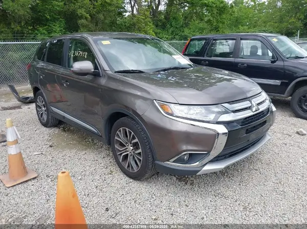 JA4AD3A34JZ065816 2018 MITSUBISHI OUTLANDER - Image 1