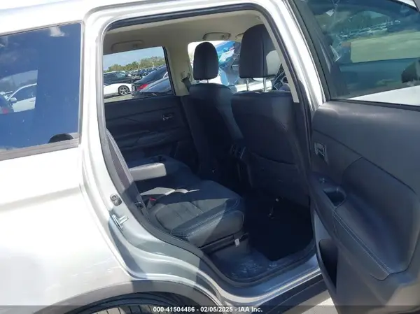 JA4AD3A34KZ014057 2019 MITSUBISHI OUTLANDER - Image 8