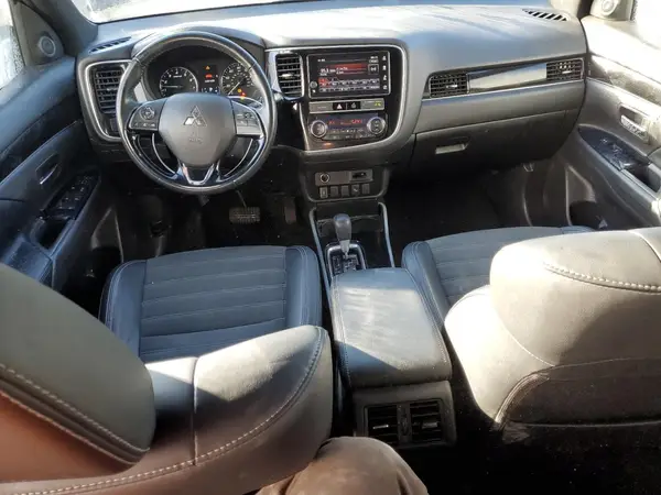 JA4AD3A34KZ038777 2019 MITSUBISHI OUTLANDER - Image 8