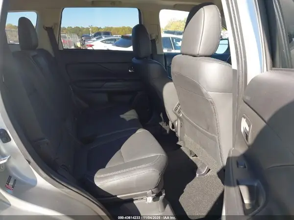 JA4AD3A34KZ039914 2019 MITSUBISHI OUTLANDER - Image 8