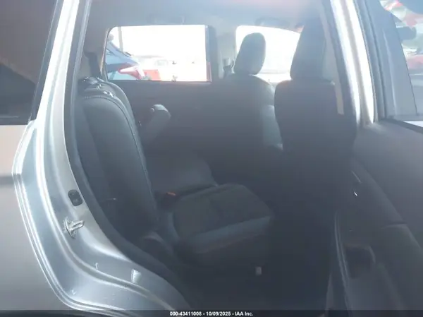 JA4AD3A34KZ049598 2019 MITSUBISHI OUTLANDER - Image 8