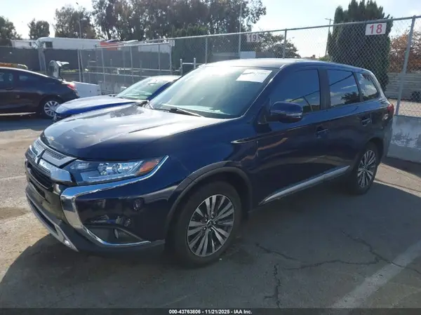 JA4AD3A34LZ003657 2020 MITSUBISHI OUTLANDER - Image 2