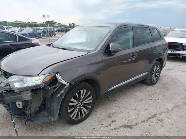 JA4AD3A34LZ023679 2020 MITSUBISHI OUTLANDER - Image 2