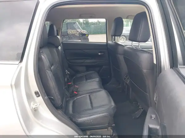 JA4AD3A34LZ029885 2020 MITSUBISHI OUTLANDER - Image 8