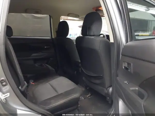 JA4AD3A35GZ000501 2016 MITSUBISHI OUTLANDER - Image 8