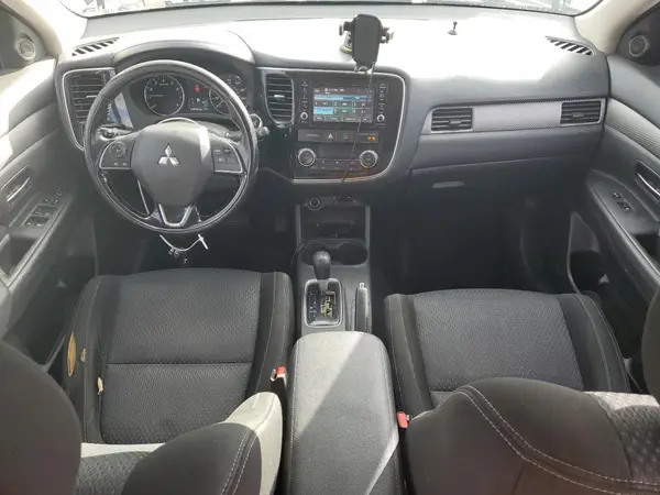 JA4AD3A35GZ001101 2016 MITSUBISHI OUTLANDER - Image 8