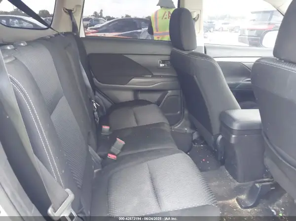 JA4AD3A35GZ003401 2016 MITSUBISHI OUTLANDER - Image 8