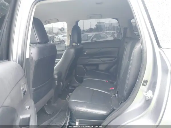 JA4AD3A35GZ016231 2016 MITSUBISHI OUTLANDER - Image 8