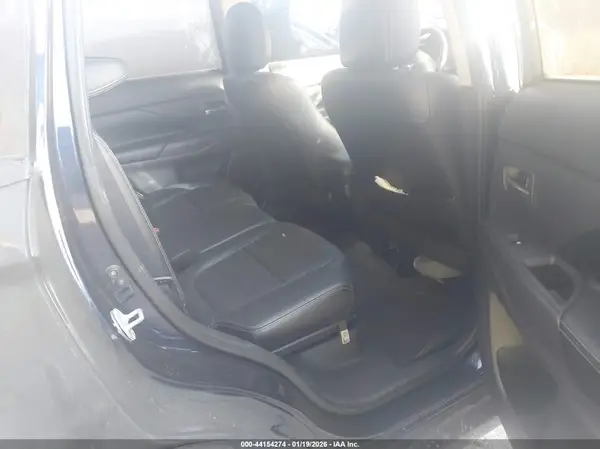 JA4AD3A35GZ038732 2016 MITSUBISHI OUTLANDER - Image 8