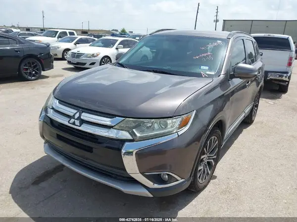 JA4AD3A35GZ038973 2016 MITSUBISHI OUTLANDER - Image 2