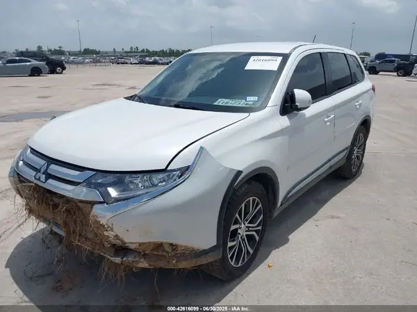 JA4AD3A35GZ050914 2016 MITSUBISHI OUTLANDER - Image 2