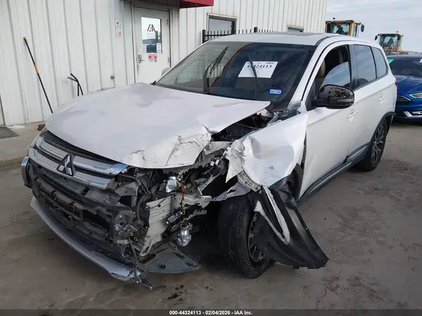 JA4AD3A35HZ000256 2017 MITSUBISHI OUTLANDER - Image 2