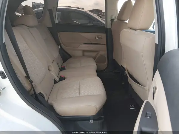 JA4AD3A35HZ000256 2017 MITSUBISHI OUTLANDER - Image 8