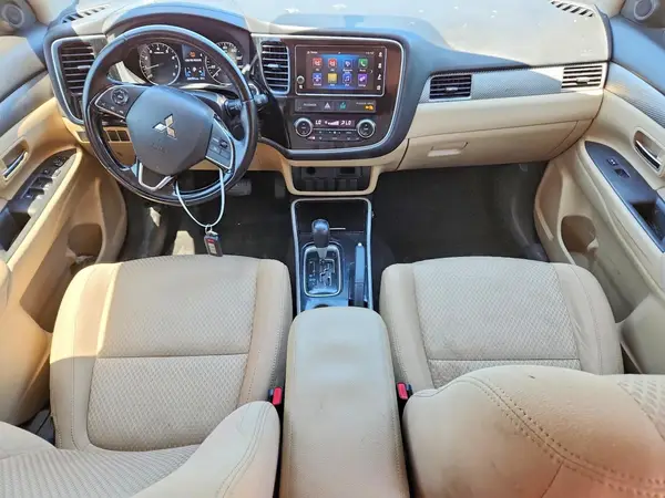JA4AD3A35HZ001049 2017 MITSUBISHI OUTLANDER - Image 8