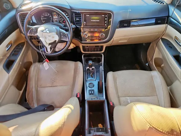 JA4AD3A35HZ001990 2017 MITSUBISHI OUTLANDER - Image 8