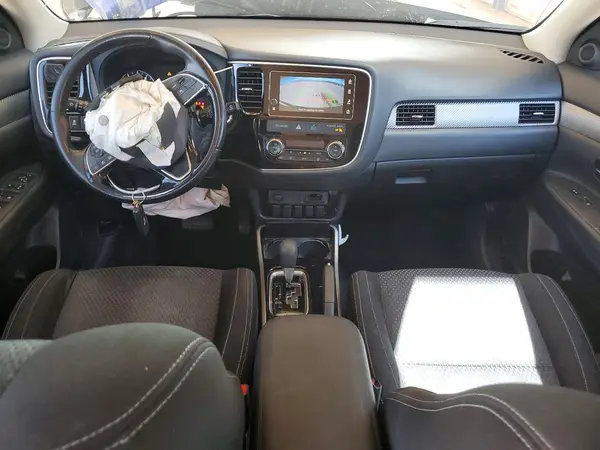 JA4AD3A35HZ007997 2017 MITSUBISHI OUTLANDER - Image 8