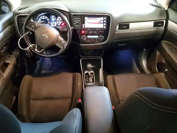 JA4AD3A35HZ010477 2017 MITSUBISHI OUTLANDER - Image 8
