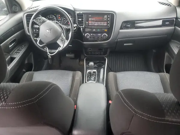 JA4AD3A35HZ012780 2017 MITSUBISHI OUTLANDER - Image 8