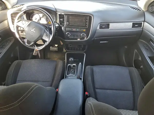 JA4AD3A35HZ013105 2017 MITSUBISHI OUTLANDER - Image 8