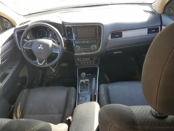 JA4AD3A35HZ027991 2017 MITSUBISHI OUTLANDER - Image 8