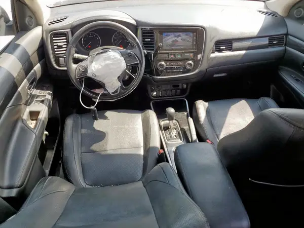 JA4AD3A35HZ029238 2017 MITSUBISHI OUTLANDER - Image 8