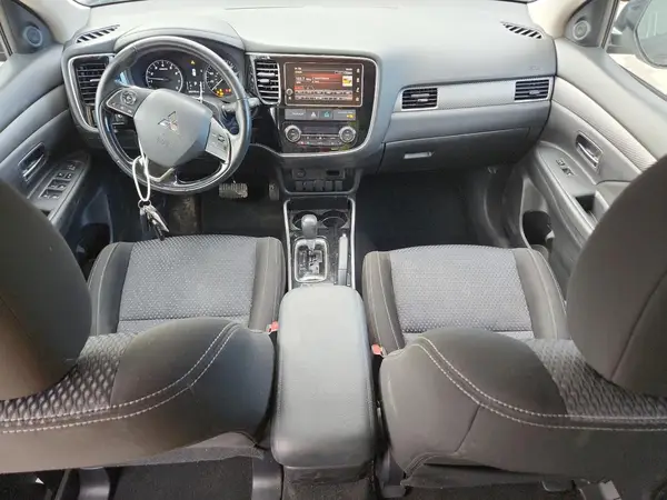 JA4AD3A35HZ035508 2017 MITSUBISHI OUTLANDER - Image 8