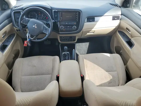 JA4AD3A35HZ036674 2017 MITSUBISHI OUTLANDER - Image 8