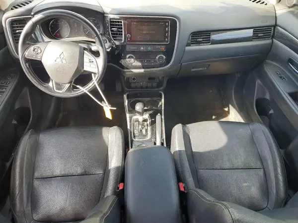JA4AD3A35HZ040241 2017 MITSUBISHI OUTLANDER - Image 8