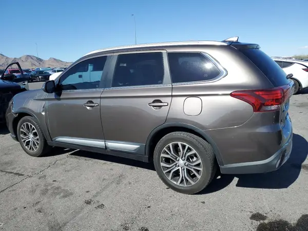 JA4AD3A35HZ053233 2017 MITSUBISHI OUTLANDER - Image 2