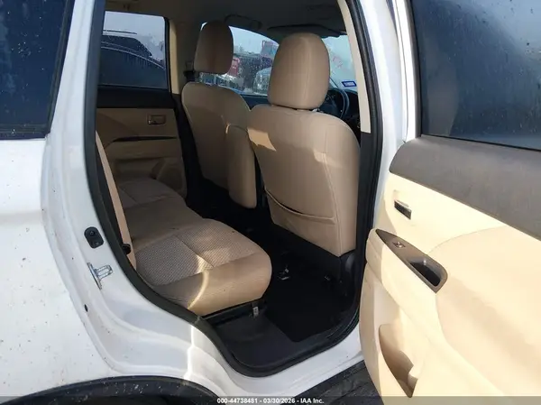 JA4AD3A35HZ053698 2017 MITSUBISHI OUTLANDER - Image 8