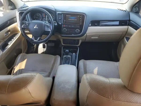 JA4AD3A35HZ054267 2017 MITSUBISHI OUTLANDER - Image 8
