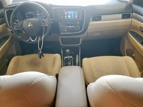 JA4AD3A35HZ057167 2017 MITSUBISHI OUTLANDER - Image 8