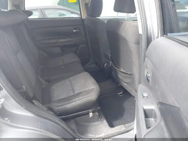 JA4AD3A35HZ057699 2017 MITSUBISHI OUTLANDER - Image 8