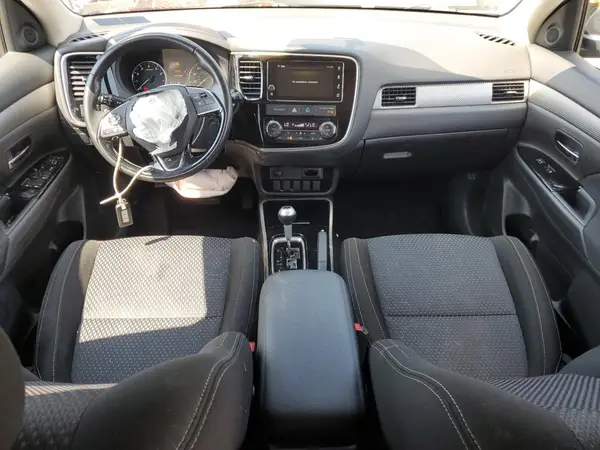 JA4AD3A35HZ057816 2017 MITSUBISHI OUTLANDER - Image 8