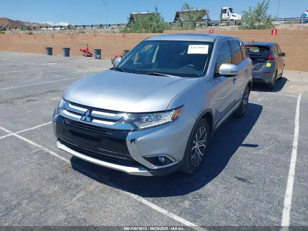JA4AD3A35HZ059159 2017 MITSUBISHI OUTLANDER - Image 2