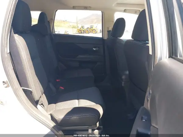 JA4AD3A35HZ059159 2017 MITSUBISHI OUTLANDER - Image 8