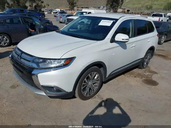 JA4AD3A35HZ059338 2017 MITSUBISHI OUTLANDER - Image 2