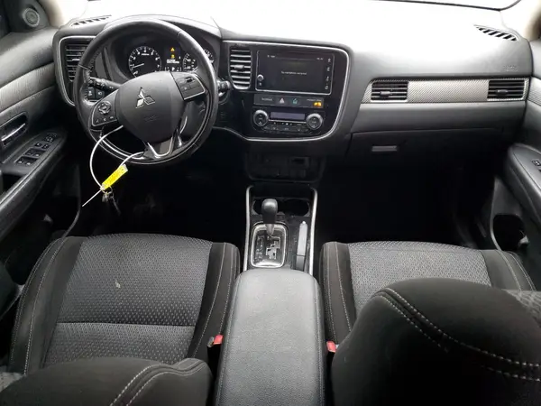 JA4AD3A35HZ059498 2017 MITSUBISHI OUTLANDER - Image 8