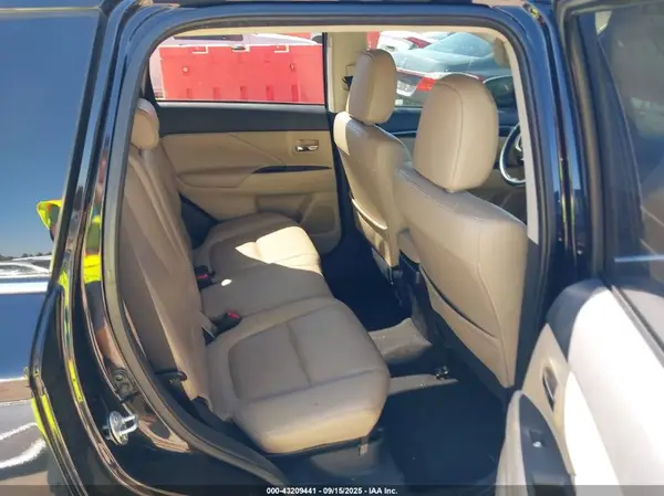 JA4AD3A35HZ059971 2017 MITSUBISHI OUTLANDER - Image 8