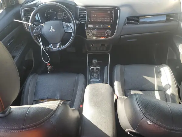 JA4AD3A35HZ061462 2017 MITSUBISHI OUTLANDER - Image 8