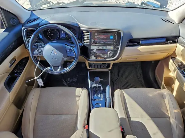 JA4AD3A35HZ068234 2017 MITSUBISHI OUTLANDER - Image 8