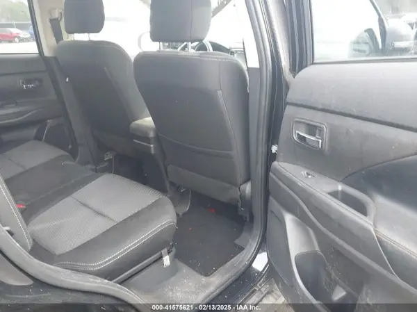 JA4AD3A35HZ068962 2017 MITSUBISHI OUTLANDER - Image 8