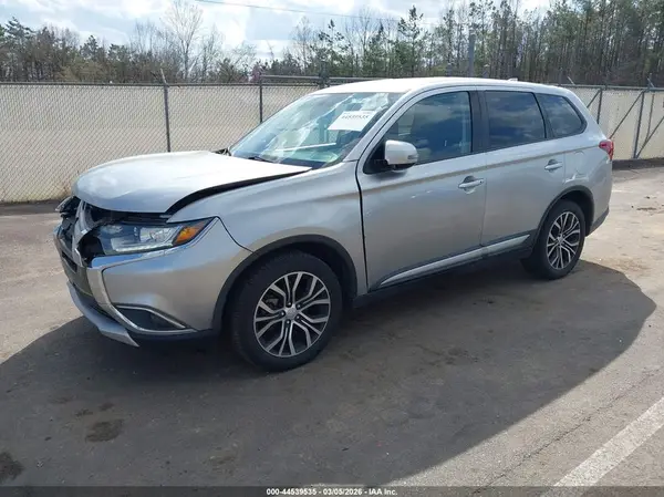 JA4AD3A35JJ002108 2018 MITSUBISHI OUTLANDER - Image 2