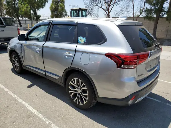 JA4AD3A35JJ003713 2018 MITSUBISHI OUTLANDER - Image 2