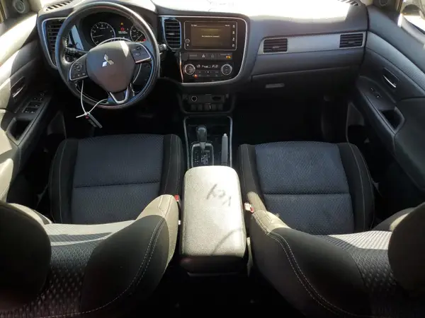 JA4AD3A35JJ004201 2018 MITSUBISHI OUTLANDER - Image 8