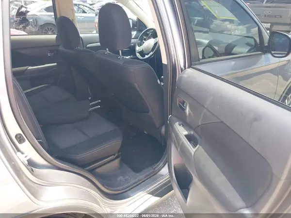 JA4AD3A35JJ004294 2018 MITSUBISHI OUTLANDER - Image 8