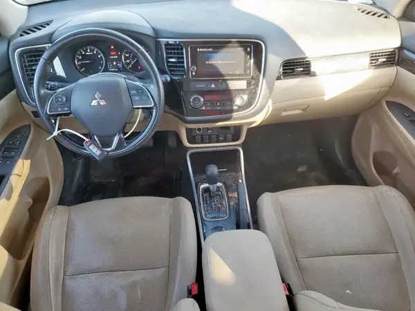 JA4AD3A35JZ000232 2018 MITSUBISHI OUTLANDER - Image 8